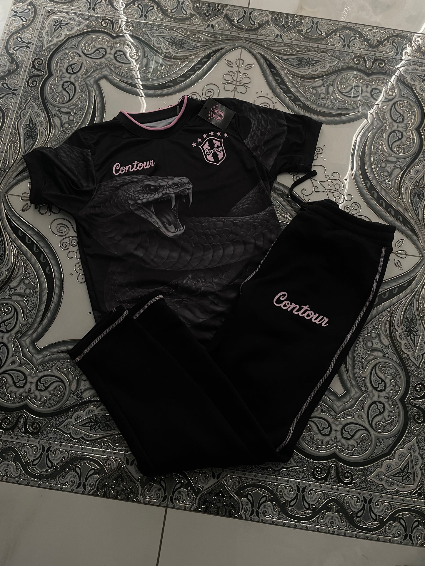 Ultra Veńom jersey X Ultra Rosè trousers